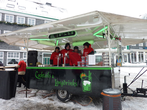 Die mobile Cocktailbar ist auch Karneval unterwegs